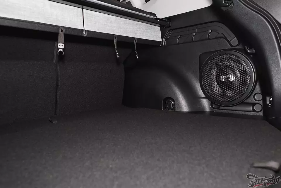 Комплексная шумоизоляция салона и полная замена штатной акустической системы. Toyota RAV4